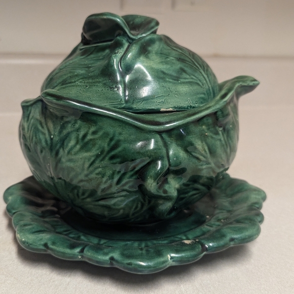 1960 Vintage Charming cabbage serving dish made by the Holland Mold Co.